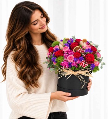 flora atelier kutuda kırmızı ve pembe gül, çiçek siparişi, Lilya Rose